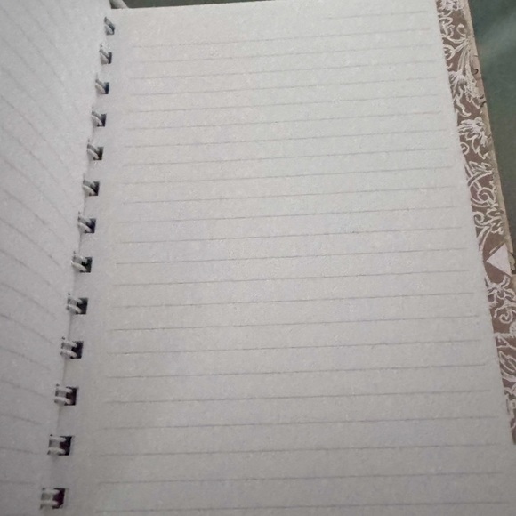 📔 Stylish and Vintage Tracy Porter Wedding Journal for the new Bride - Picture 4 of 14